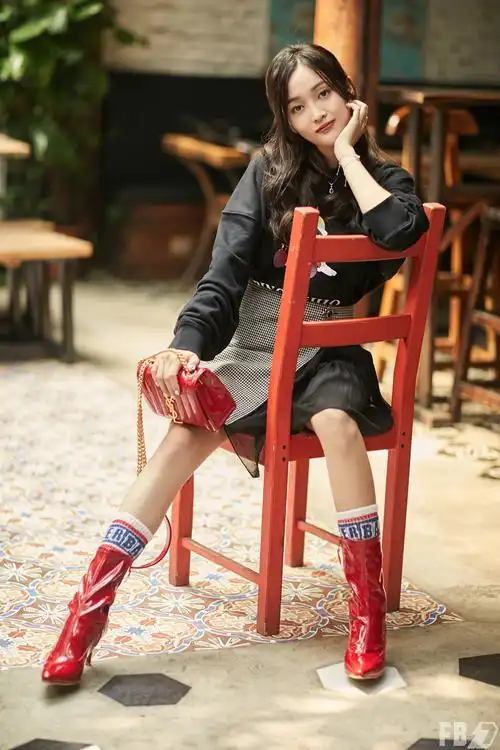 p>吴宣仪(         ,xuan yi),1995年1月26日出生于海南省海口市