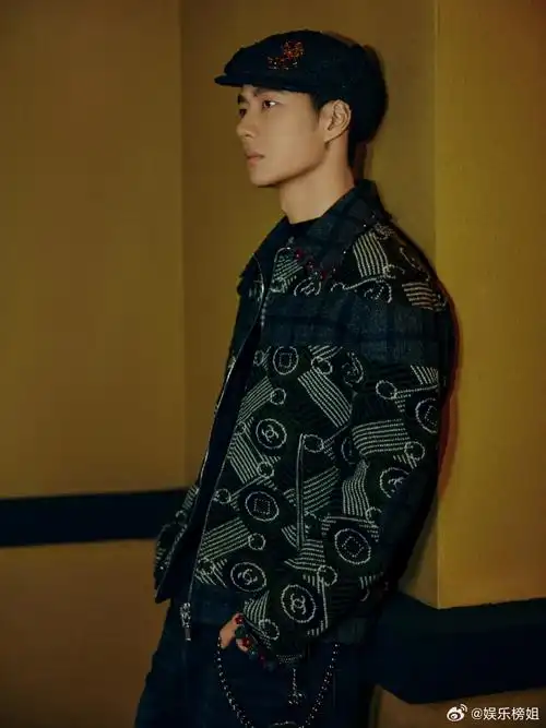 王一博脸颊肉回来了