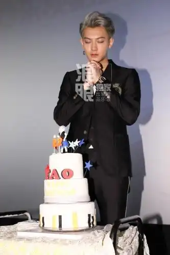 黄子韬新闻150504黄子韬生日歌迷做公益庆生传递正能量