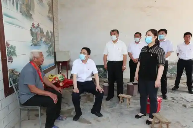 储祥好在盐湖区开展七一慰问活动