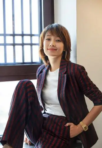 真心佩服43岁马伊琍,长裙里套长裤还穿出时尚大片感,气质又高级_发型