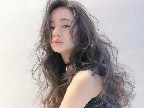 四十岁女性留什么发型显年轻?三种轻熟风发型,长发短发都减龄