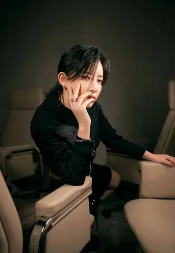 李斯丹妮机车造型帅酷写真图片