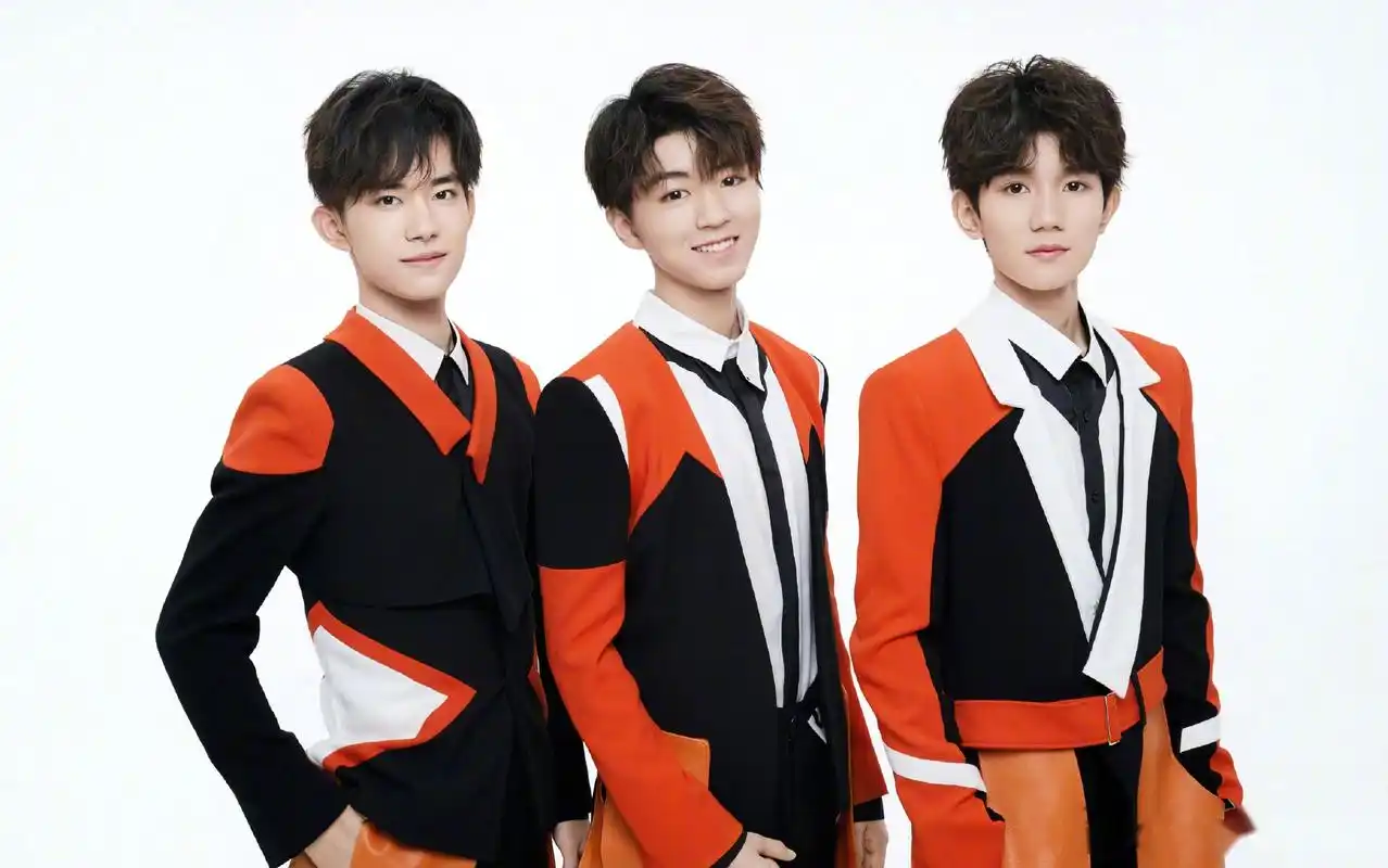tfboys五周年开始想象五年前梦想开始,五年后想象无限,盛夏初秋的八月