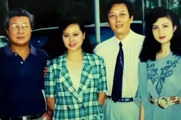 演员壮丽嫁大12岁唐国强为妻连生两子如今一家五口其乐融融