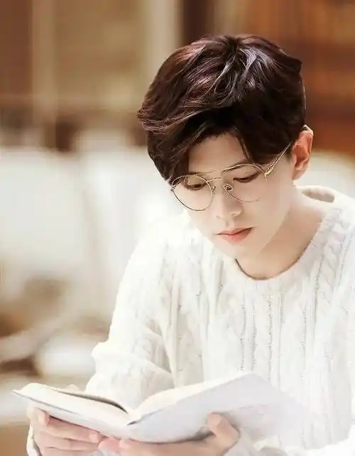 娱乐圈戴眼镜最帅的男明星大集锦,看完你想抱走哪一个?