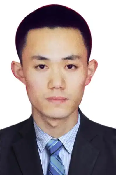 有哪位大神,帮忙ps一下,照片p成白底,正装!1寸,2寸,谢谢,在线等!