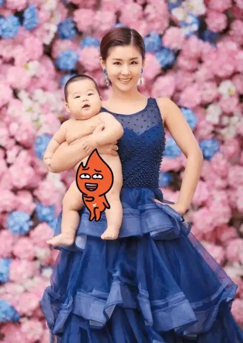 李小萌官宣二胎喜讯穿孕妇装肚子凸出一块脸部浮肿孕相太明显