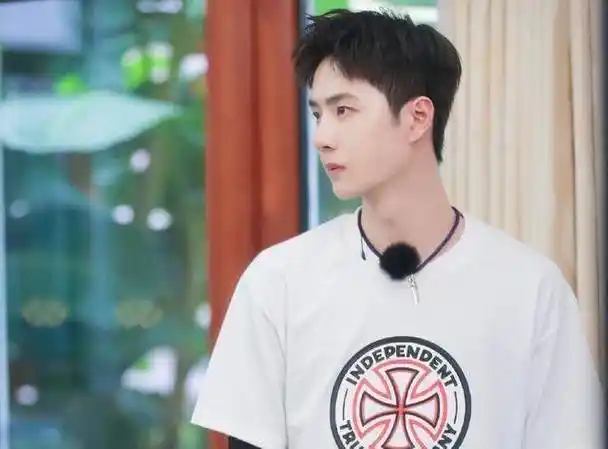 原创天天向上路演王一博缺席观众遭尴尬事件大张伟调侃太坏了