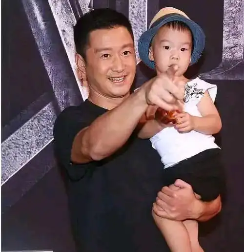 靳东儿子靳小爷,陈赫女儿陈天霸,网友:不靠谱!