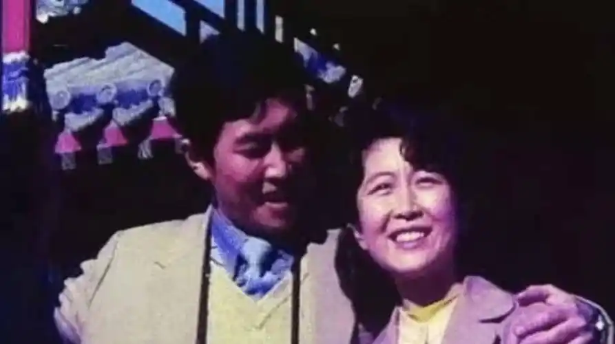 回顾唐国强的女儿唐莉我的早逝母亲我的再婚父亲我带泪的亲情