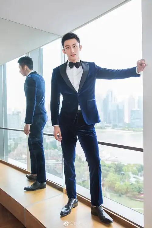 v-style#@johnny黄景瑜身穿@berluti西服套装及皮鞋搭配qeelin珠宝