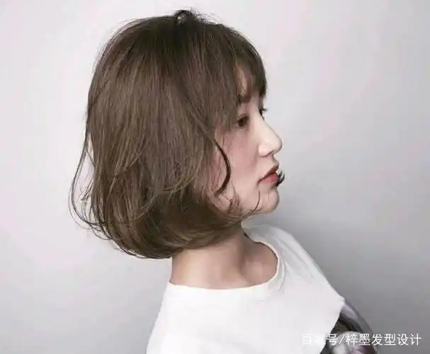 中短发微烫发型,知性优雅很韩范,最适合那些脸圆头发多的女生了