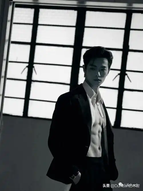 甄嬛传傅恒许凯腹肌照火上热搜这公狗腰是认真的吗