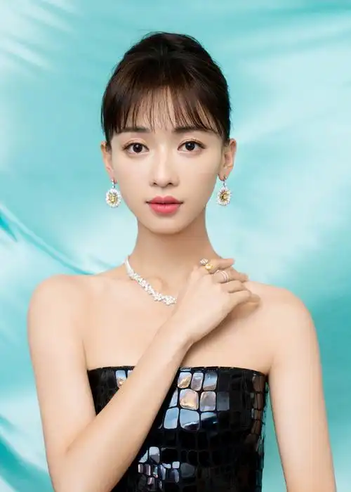 吴谨言复古典雅写真图片77