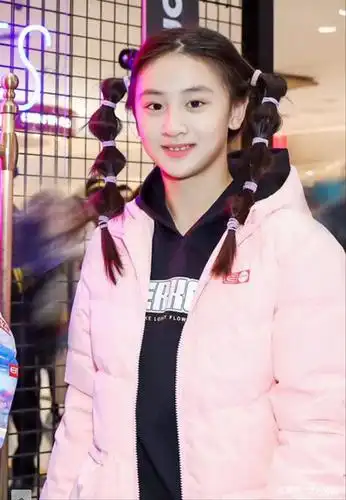 森碟才是"发育过猛",初恋脸消失不见,如今12岁胖成女版田亮