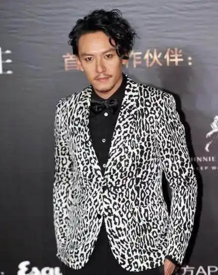 张震自爆杀马特旧照,粉丝:爱他就要爱他的全部…_刘海_发型_造型