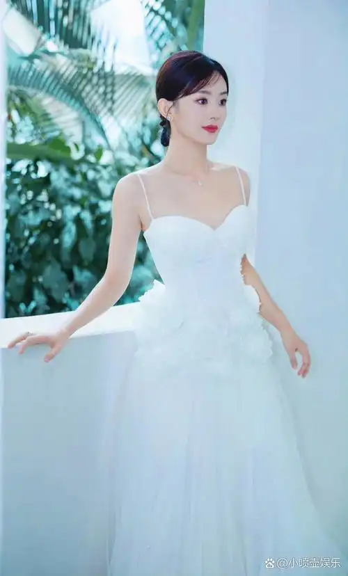 赵丽颖的白婚纱造型,简直是梦幻中的公主!
