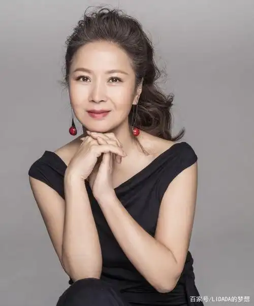 美女演员赵越当红时嫁佟凡恩爱25年未生子婚姻也幸福美满