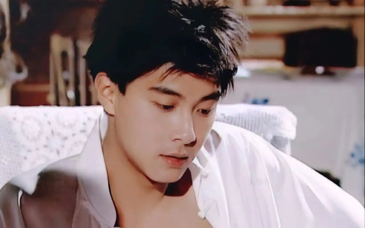 张卫健年轻时堪称神颜,为何我生君已老  只怪我出生太晚 错过了男神