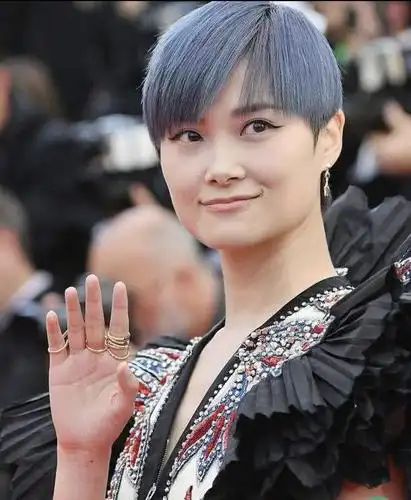 李宇春真的好方啊