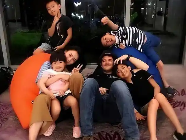 呆萌可爱颜值高,网友:冤枉谢霆锋了|素颜|谢振轩|古典乐|填词人|女