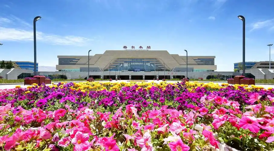 "清明"小长假格尔木火车站防疫服务两不误