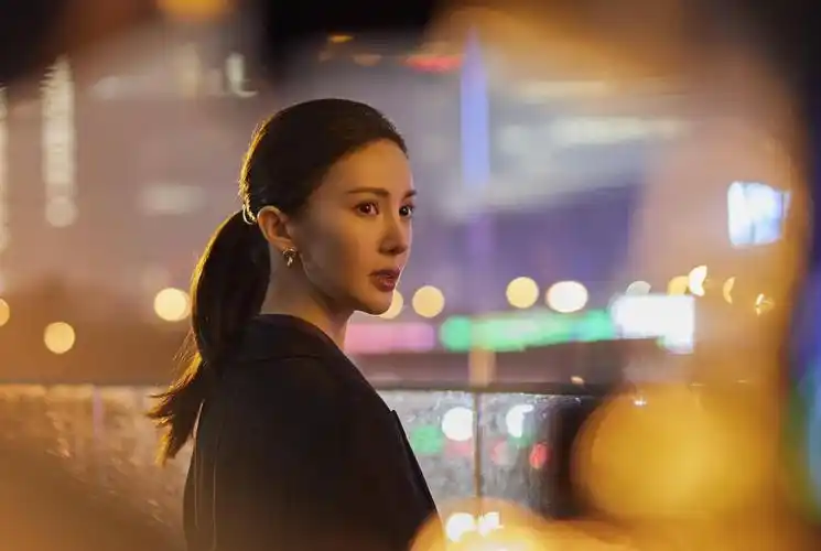 此外,金晨饰演的沈思怡从小就非常强势,她喜欢帮好朋友陆可安排一切