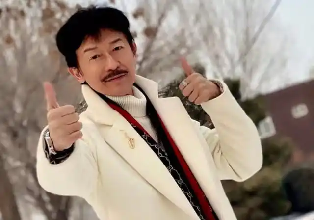 直播间人气冷清70岁香港老戏骨带货全程走神网友感叹不容易