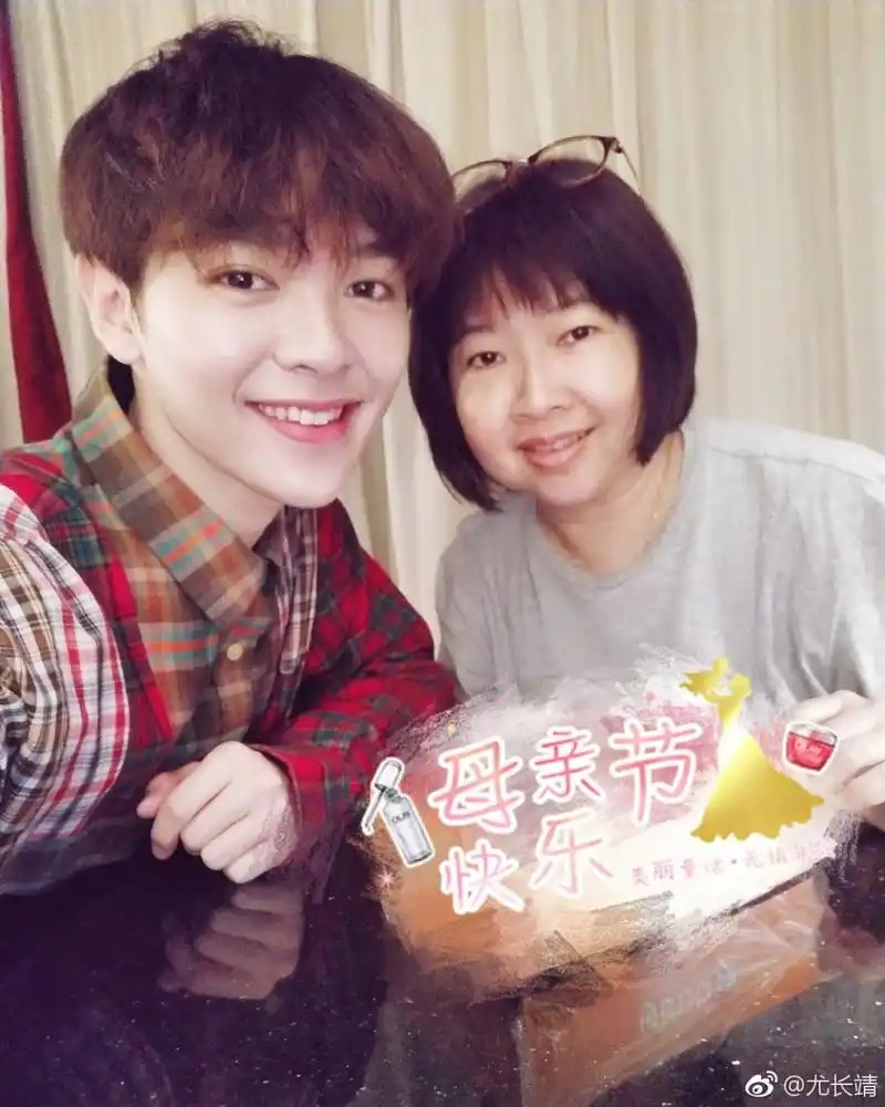 看了刘嘉玲林志玲吴亦凡妈妈照片终于知道他们为什么长得这么好看了