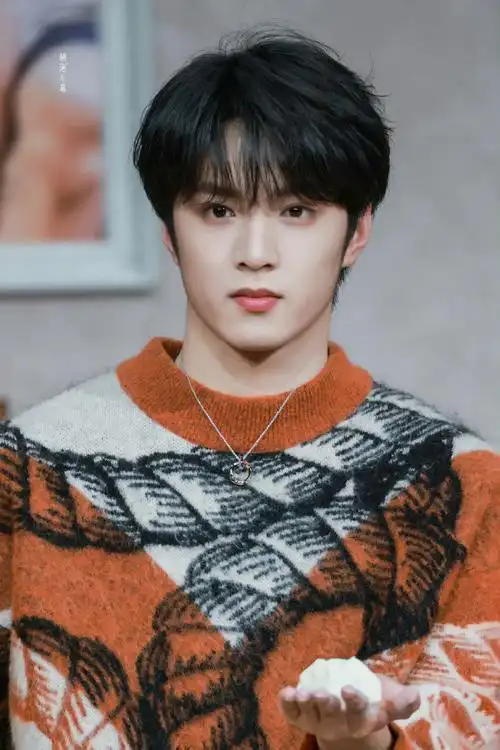 时代少年团北京春晚定妆照##刘耀文韩雨辰