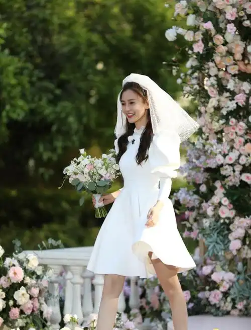 baby婚纱照(baby与蔡徐坤婚纱照甜蜜十足)