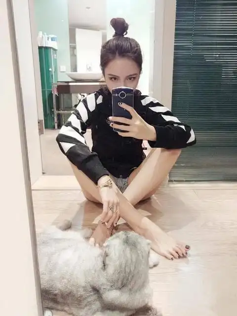 周扬青的美腿图集,怪不得称为宅男杀手