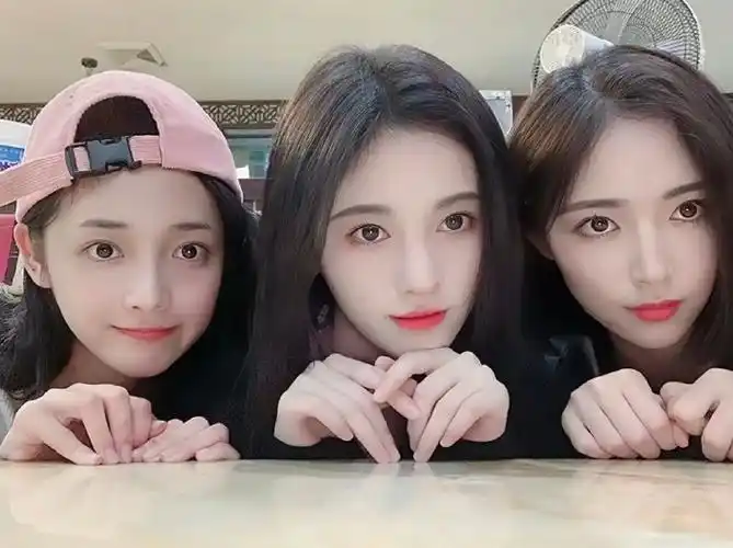 吴宣仪和鞠婧祎的同框,突然能感受到鞠婧祎五官的优越性了