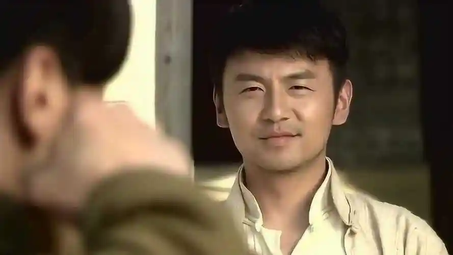 飞哥大英雄既然你们特战局要切磋那我梁飞应战不就是搏击高手