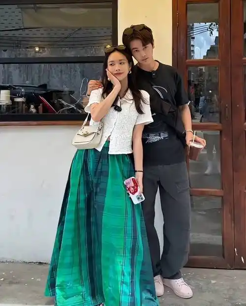 王霏霏开55万的豪车,住海南大别墅,首次邀请男演员来家里见父母_孙坚