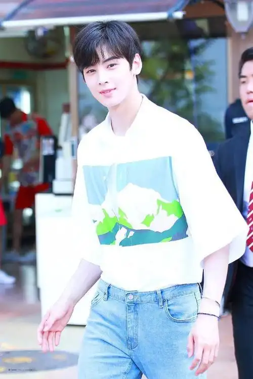 脸蛋天才车银优穿白色短t好逆天又帅又仙儿吊打一众小鲜肉