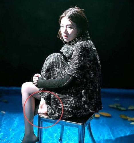 马思纯无处安放的小脚,其一个姿势令人血脉喷张,网友:流鼻血了