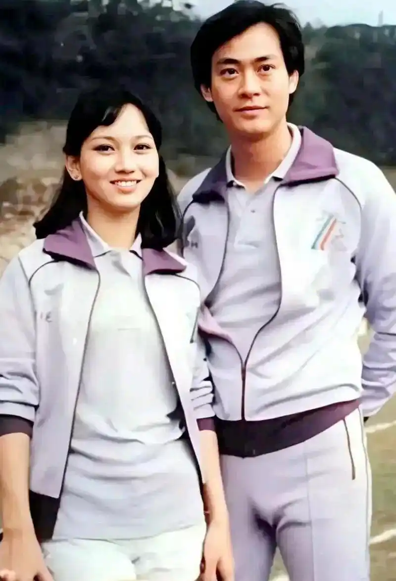 80年代,郑少秋与赵雅芝的合影,被誉为中国古装最美男子和中国最美女子