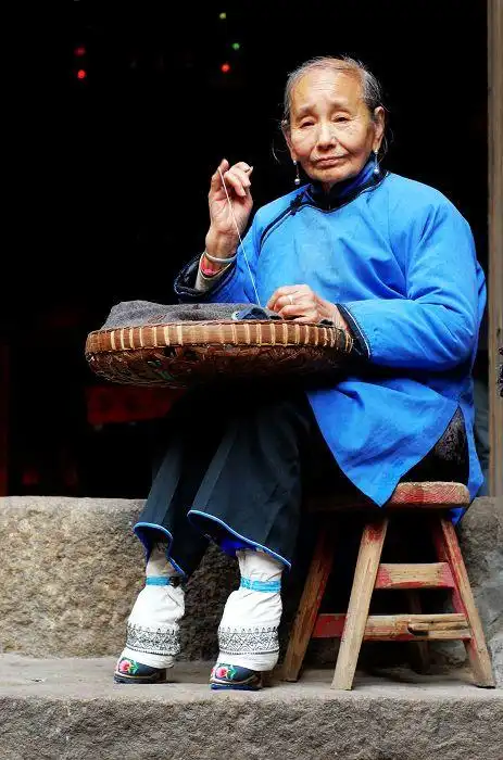 女性的酷刑:揭秘女人缠足全过程...