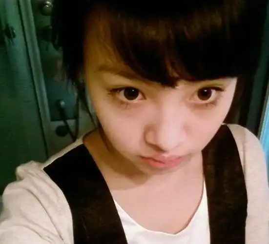 郑爽的四张面孔:初出道的灵动,成名后的的瞪眼神功,怒撕前任,亿万富豪