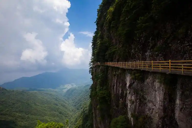 sup data-ctrid="2uxbzgb6luh">1 /sup>明月山,核心景区由12座海拔