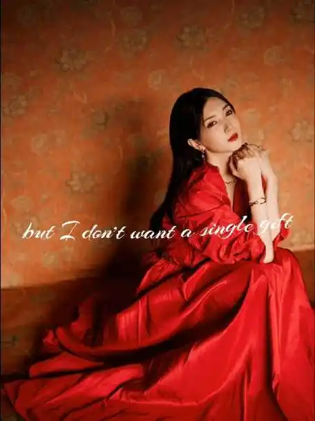 江疏影今日出席某时尚活动红裙红唇太复古明燕,冷白皮真的了不起,红色