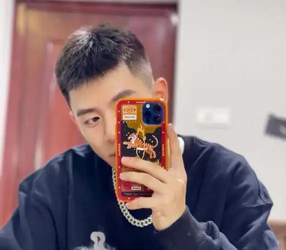 3款"不烫不染"也很帅的男生发型推荐,剪完时髦个性显年轻!