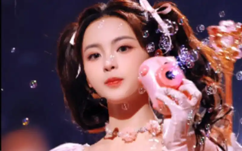 少儿频道扛把子!杨超越饭拍巴啦啦小魔仙舞蹈