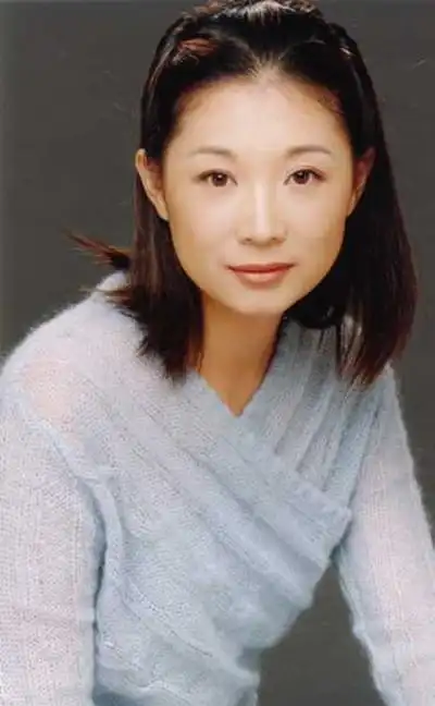 她是央视主持人,名气没有很大,但是有个很爱她的老公