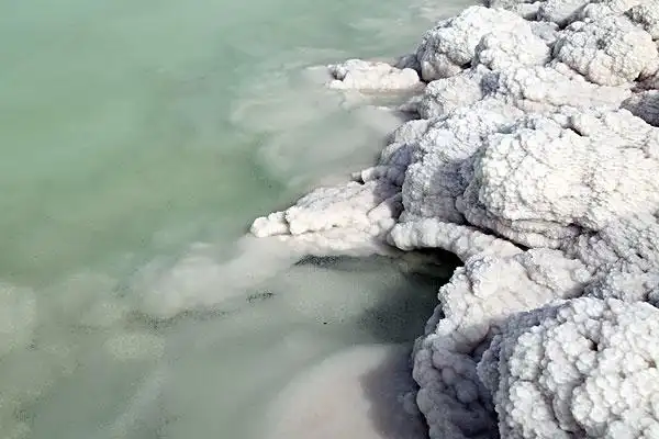 罗布泊卤水盐池