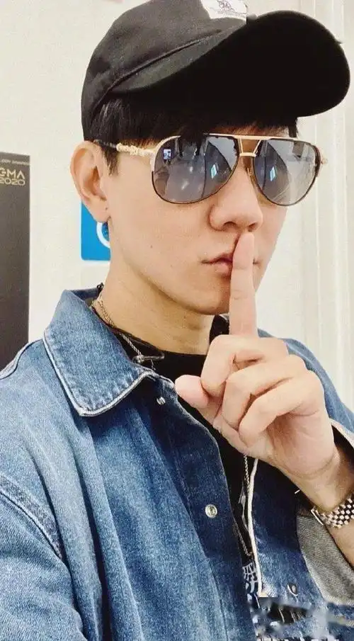 手机壁纸林俊杰