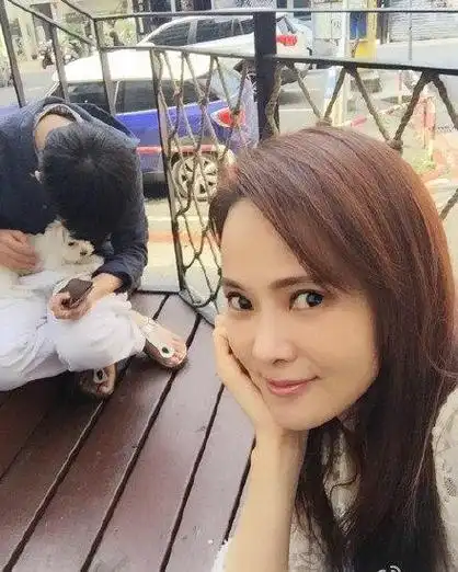 婚礼上被拍成绿霉馒头,伊能静经历了什么?50岁仍为秦昊生女儿