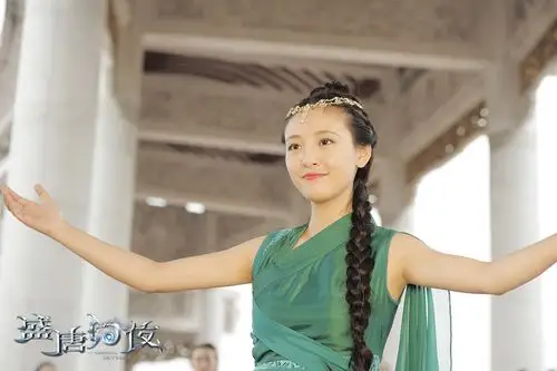 吴倩化身"大唐警花"破玄机 奇幻探案剧《盛唐幻夜》昨日上线